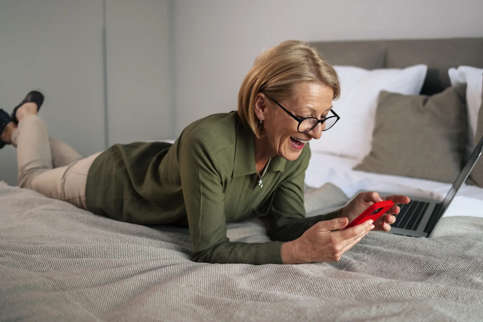 Online logikai agytorna tableten felnőtteknek